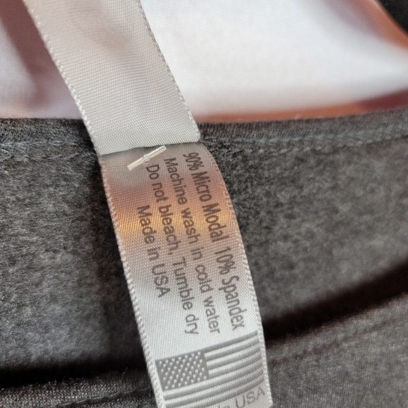 Go Couture Graphic Boatneck "Let It Be" Top NWT - Picture 5 of 5